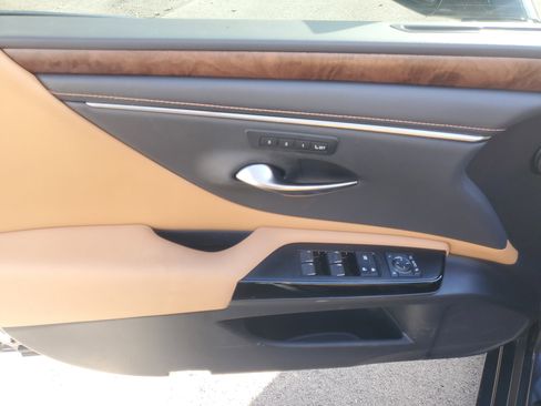 Certified 2022 Lexus ES 350 w/ Premium Package image 19