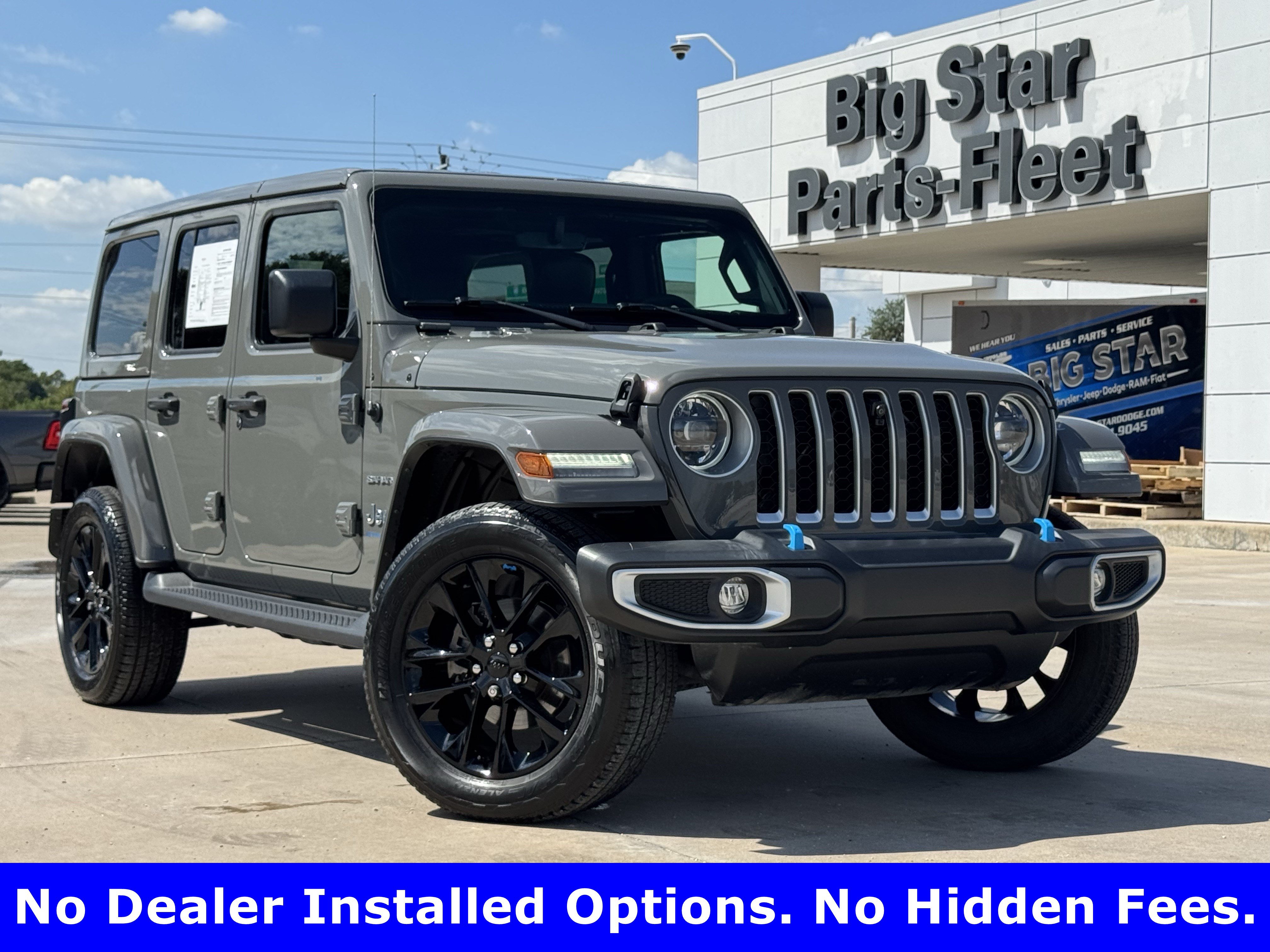 Used 2023 Jeep Wrangler Unlimited Sahara w/ Dual Top Group AWD/4WD image 2