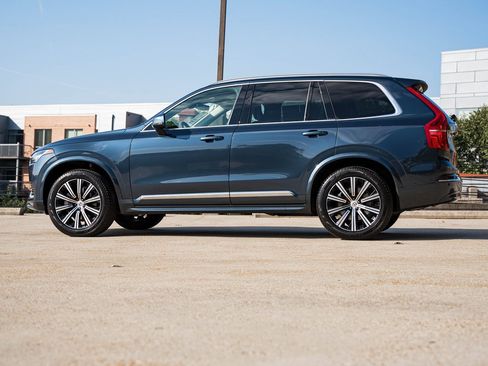 Certified 2025 Volvo XC90 B5 Core image 3