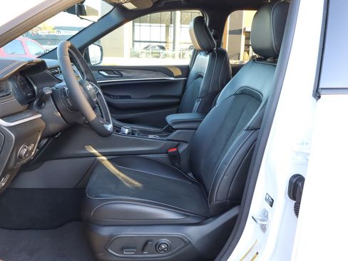 New 2026 Jeep Grand Cherokee Altitude RWD image 12