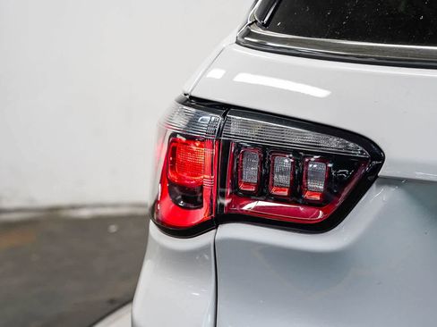 Used 2022 Jeep Compass Latitude FWD image 11