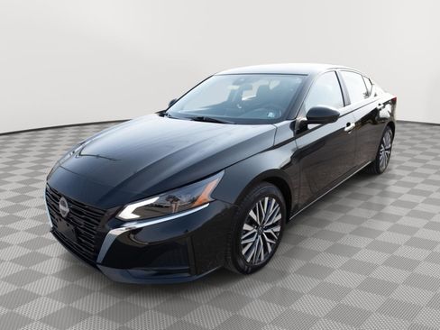 Used 2025 Nissan Altima 2.5 SV FWD image 1