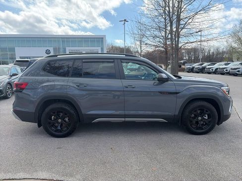 Used 2025 Volkswagen Atlas Peak Edition SE AWD/4WD image 8