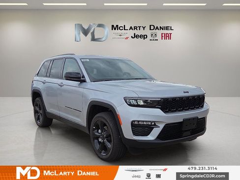 New 2025 Jeep Grand Cherokee Limited w/ Black Appearance Package AWD/4WD image 1