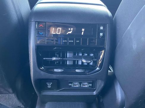 Used 2023 Jeep Grand Cherokee L Laredo RWD image 11