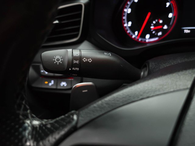 Used 2020 Hyundai Veloster Turbo FWD image 21