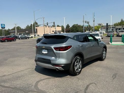 Used 2025 Chevrolet Blazer LT AWD/4WD image 3