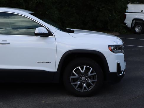 Used 2023 GMC Acadia SLE FWD image 12