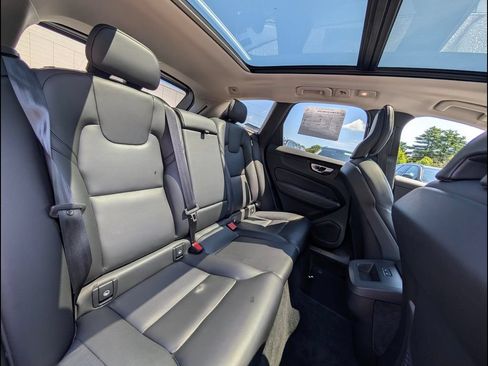 Certified 2025 Volvo XC60 B5 Core AWD/4WD image 18