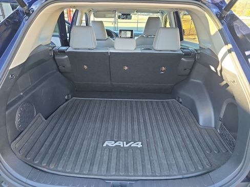 Used 2021 Toyota RAV4 Limited image 18