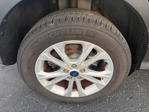 Used 2018 Ford Escape SE w/ Ford Safe & Smart Package AWD/4WD image 27