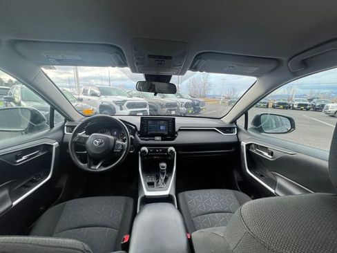 Used 2020 Toyota RAV4 XLE image 5