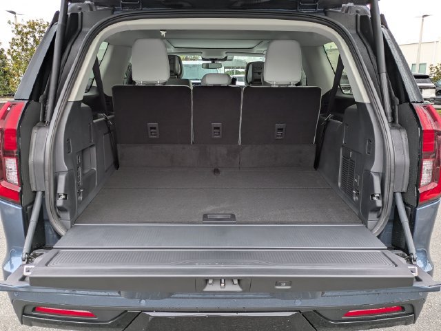 Certified 2027 Ford Expedition Max Platinum w/ Driver's Package AWD/4WD image 13