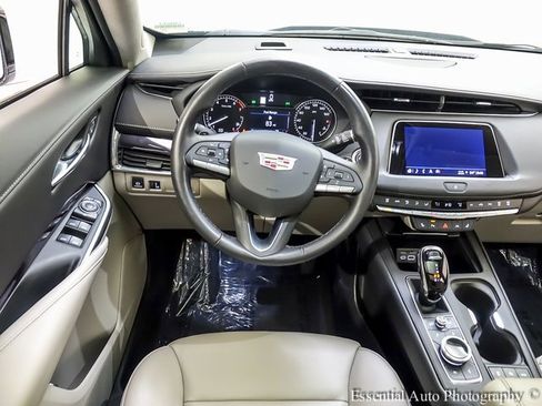 Certified 2023 Cadillac XT4 Luxury w/ Cold Weather Package image 2