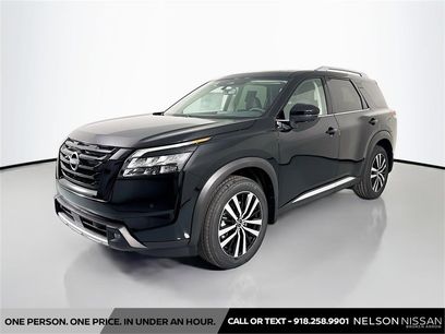 New 2025 Nissan Pathfinder Platinum w/ Black Appearance Package