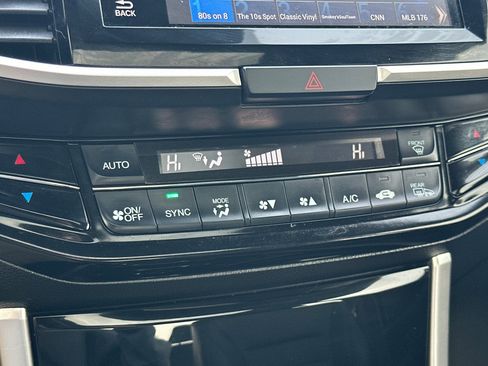 Used 2017 Honda Accord Touring image 17