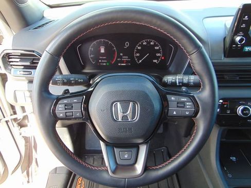 Certified 2025 Honda Pilot TrailSport image 15