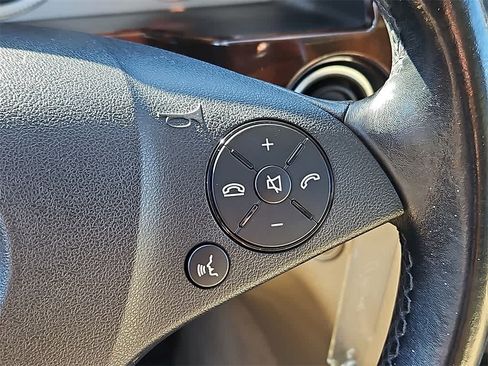 Used 2011 Mercedes-Benz GLK 350 2WD image 19