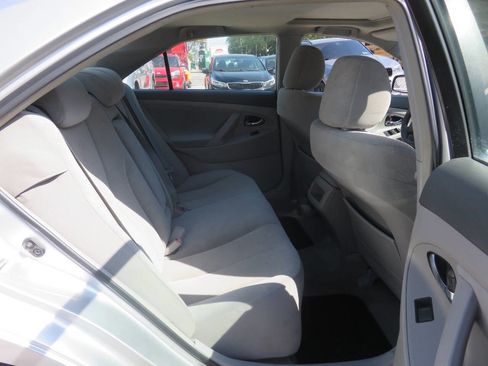 Used 2009 Toyota Camry LE FWD image 18