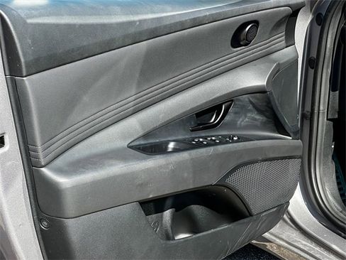 Used 2025 Hyundai Elantra Sport image 11