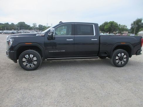New 2026 GMC Sierra 2500 Denali w/ Denali Reserve Package AWD/4WD image 10