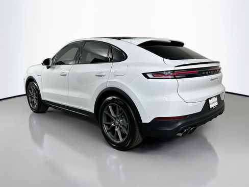 New 2026 Porsche Cayenne S image 3