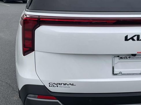 New 2026 Kia Carnival SX w/ SX Dark Edition Package image 10