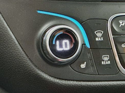 Used 2024 Chevrolet Equinox LT FWD image 20