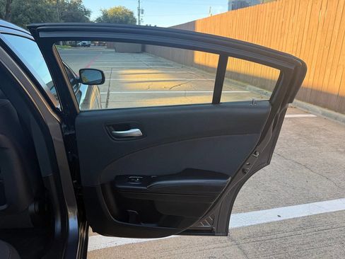 Used 2017 Dodge Charger R/T w/ Blacktop Package image 32