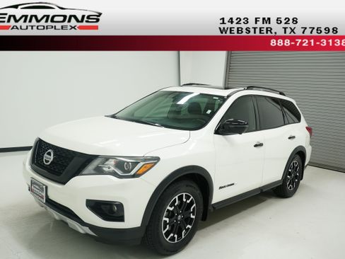Used 2020 Nissan Pathfinder SL FWD image 1