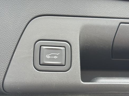 Used 2023 Buick Envision Avenir FWD image 16
