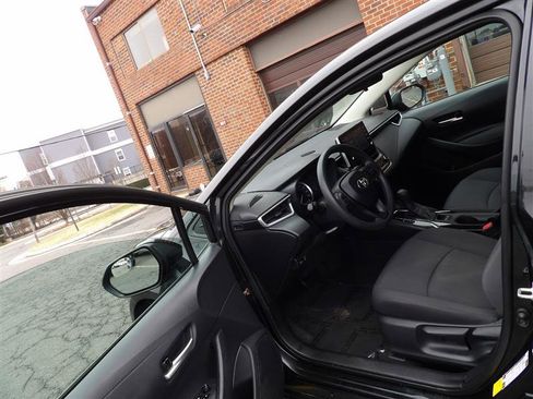 Used 2020 Toyota Corolla LE image 10
