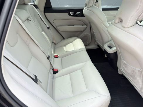 Certified 2023 Volvo XC60 B5 Plus w/ Climate Package AWD/4WD image 29