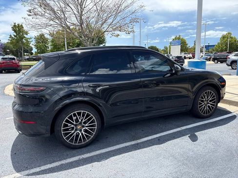 Used 2022 Porsche Cayenne S AWD/4WD image 3