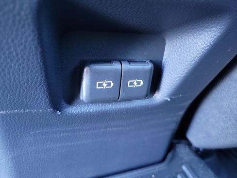 Used 2025 Toyota RAV4 XSE AWD/4WD image 13