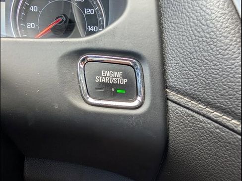 Used 2023 GMC Acadia SLE w/ Driver Convenience Package image 7