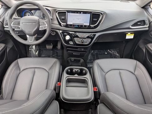 New 2027 Chrysler Pacifica Select FWD image 28