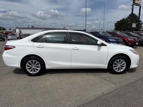 Used 2017 Toyota Camry LE image 9