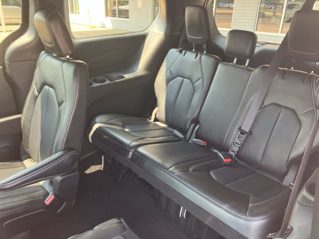 Used 2025 Chrysler Pacifica Select FWD image 28