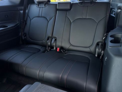 Used 2025 Honda Pilot TrailSport image 17