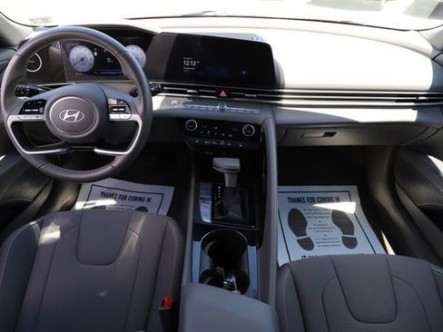 Used 2025 Hyundai Elantra SEL FWD image 21