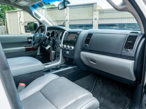 Used 2013 Toyota Sequoia Platinum AWD/4WD image 23