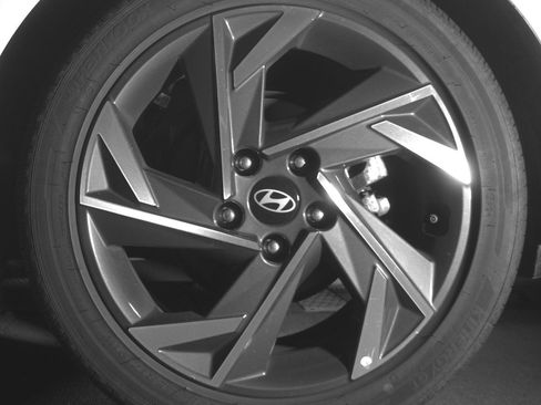 Used 2025 Hyundai Elantra Limited FWD image 13