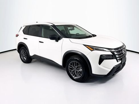Used 2024 Nissan Rogue S FWD image 3