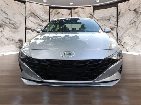 Used 2023 Hyundai Elantra SE FWD image 2