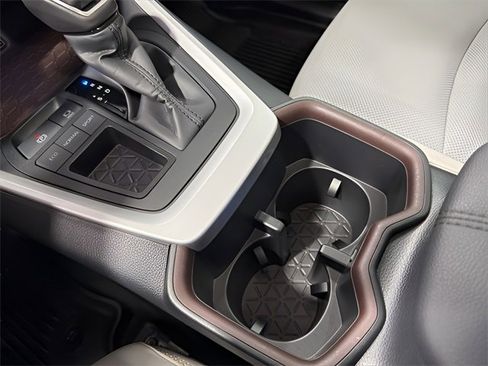 Used 2024 Toyota RAV4 Limited image 24