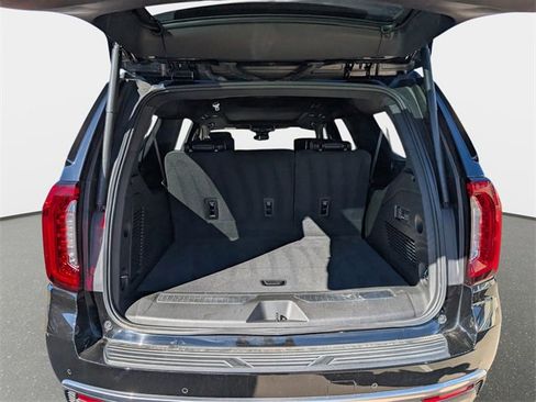 Used 2024 GMC Yukon XL Denali w/ Advanced Technology Package image 7