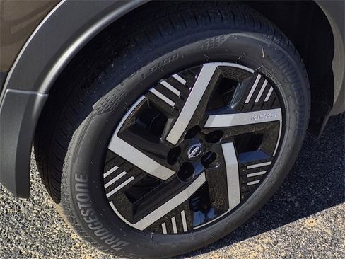 New 2025 Nissan Kicks SV w/ Illumination Package image 5