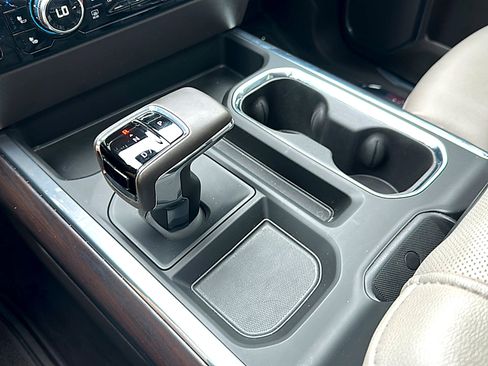Used 2025 GMC Sierra 1500 SLT AWD/4WD image 35