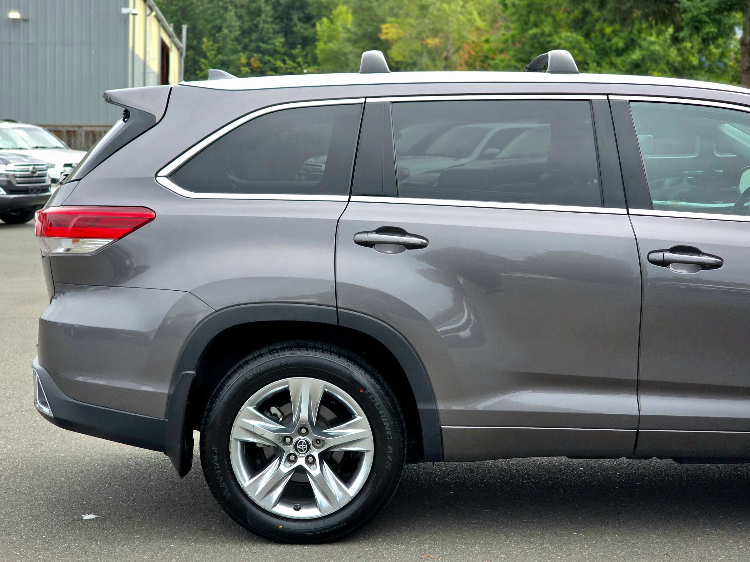 Used 2019 Toyota Highlander Limited AWD/4WD image 13